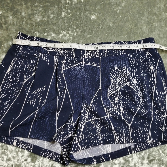 Mossimo Flowy Abstract Pattern Shorts - Picture 2 of 8